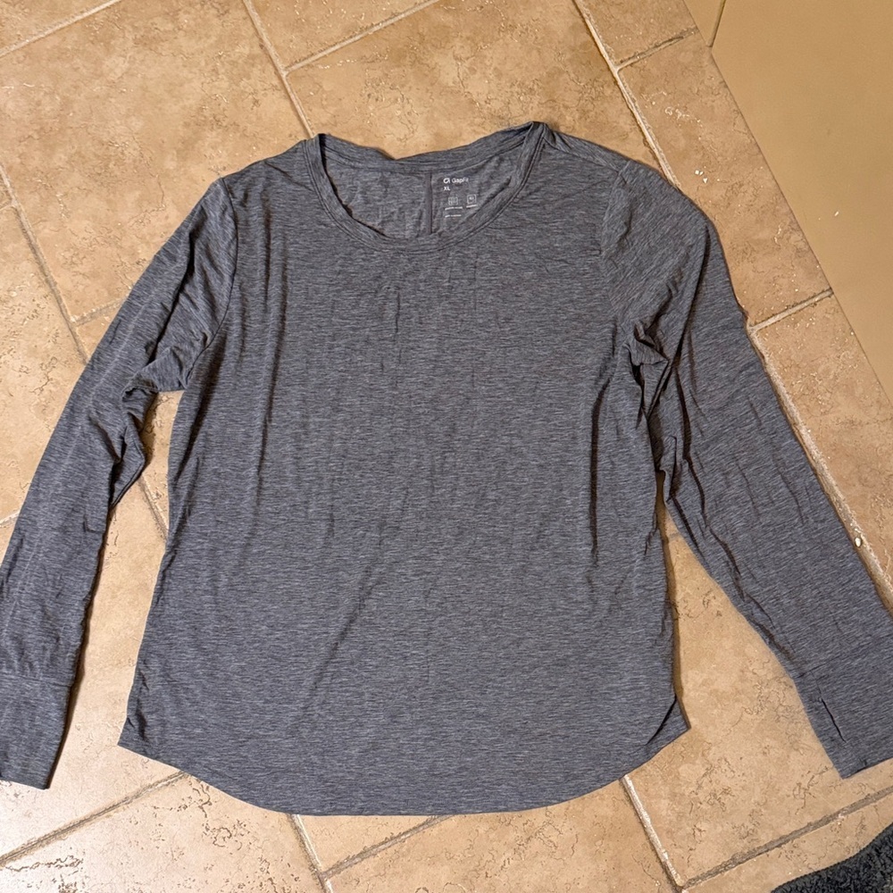 GAP Xl Heather Gray Long Sleeve Women's Tee breathable fabric